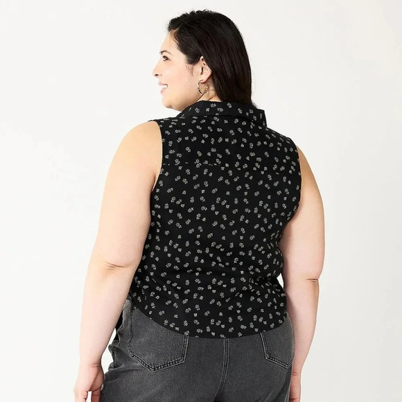 SO | Cropped Sleeveless Button Down Top in Strawberry sz 2X - Picture 8 of 8